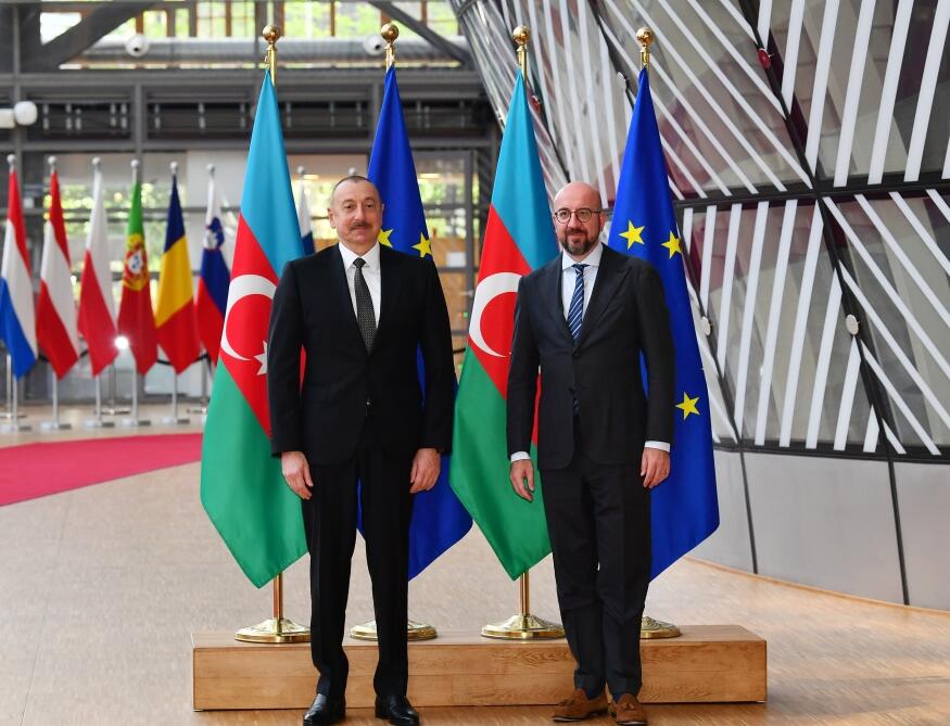 İlham Əliyevin Şarl Mişellə təkbətək görüşü başlayıb - FOTO