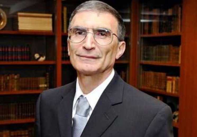 Əziz Səncər Azərbaycana gəlir