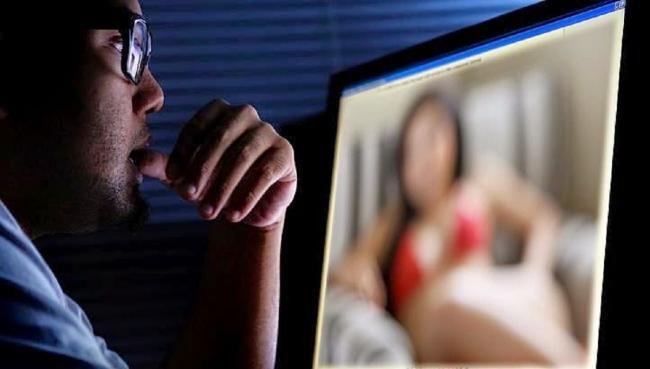 Qadın profili açan kişi qızının sevgilisi ilə tanış oldu: Görün sonda nə oldu - Şok hadisə