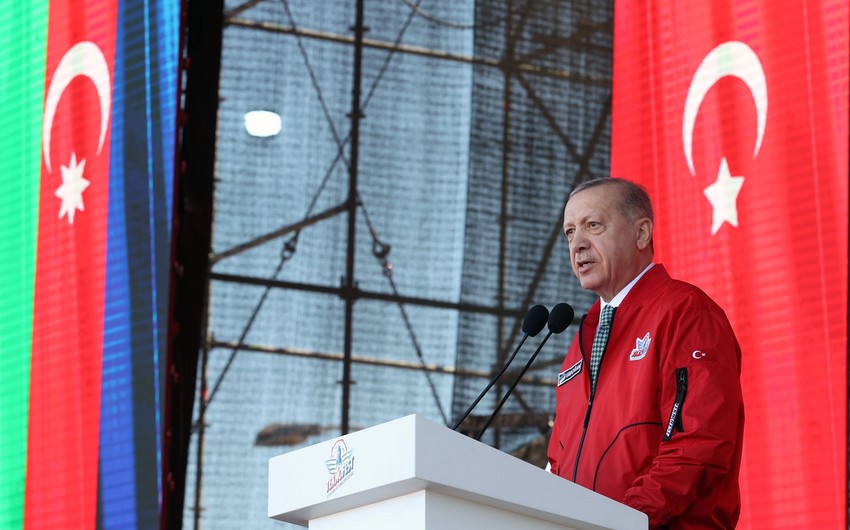 Ərdoğan Bəxtiyar Vahabzadənin məşhur şeirini səsləndirib