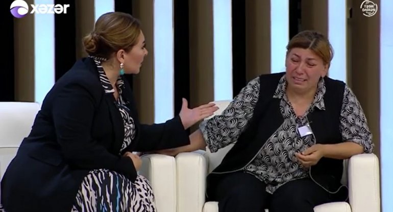 Canlı efirdə qadınlar əlbəyaxa oldu - VİDEO