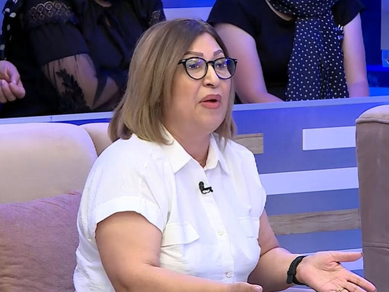 Canlı yayımda ekspertə etiraz etdi: \\\"Mən siz ağılda deyiləm\\\" - VİDEO
