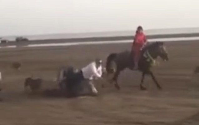 ŞOK! Azərbaycanlı məşhur atdan yıxıldı,ağır vəziyyətdə xəstəxanaya aparıldı