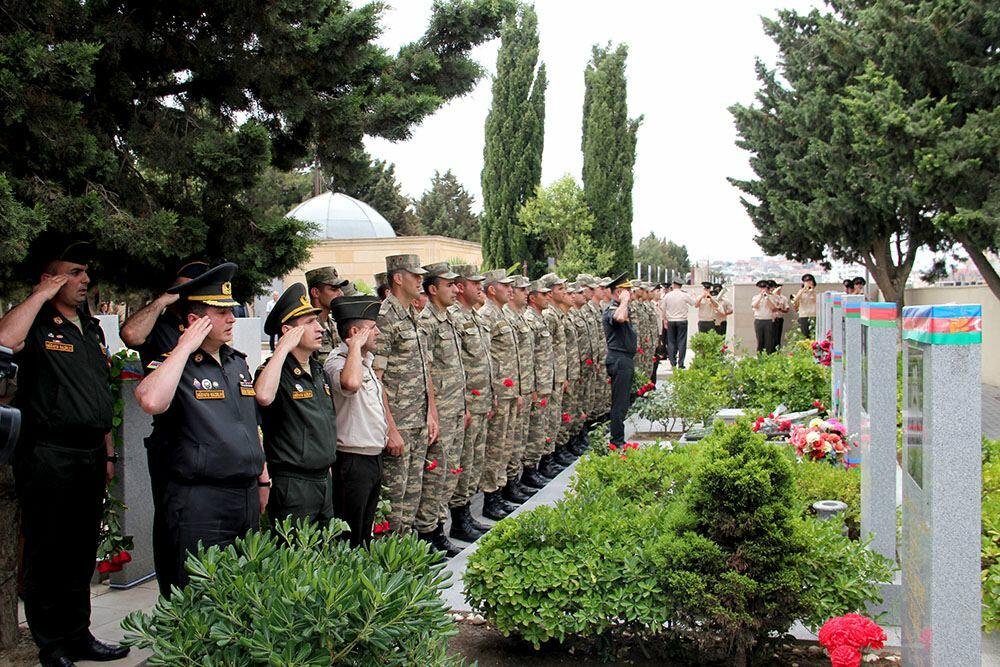 Mübariz İbrahimovun məzarı ziyarət edilib - FOTO