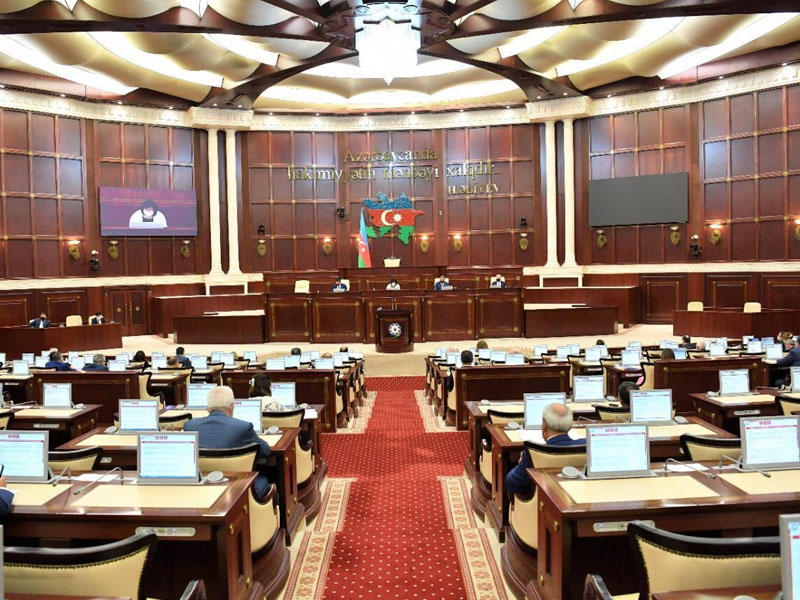 Deputatların maaşı 10 min manata çata bilər - Fantastik artım