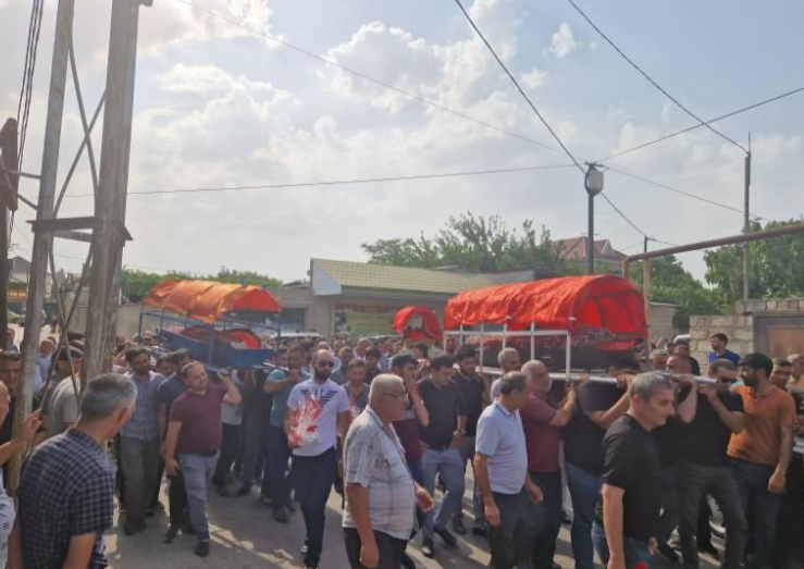 Bugünkü dəhşətli qəzada eyni məhəllədən həlak olan 3 gəncin ürəkdağlayan FOTOLARI
