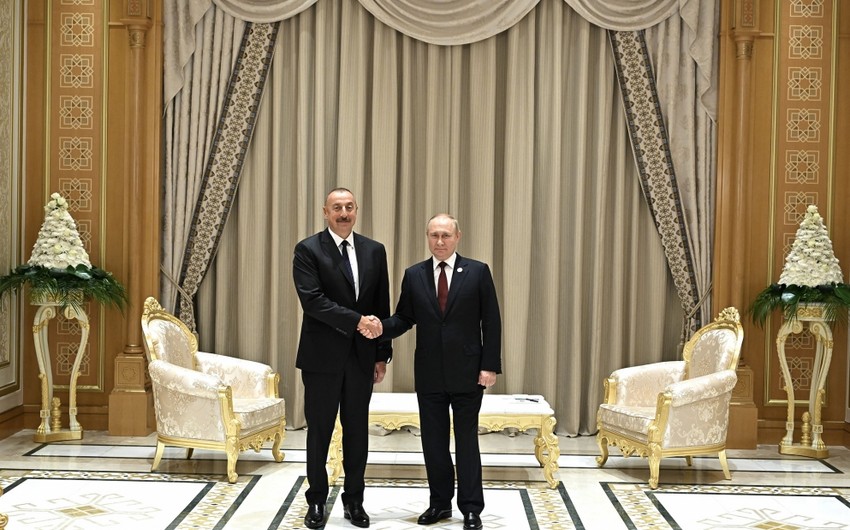 Əliyevlə Putin görüşdü