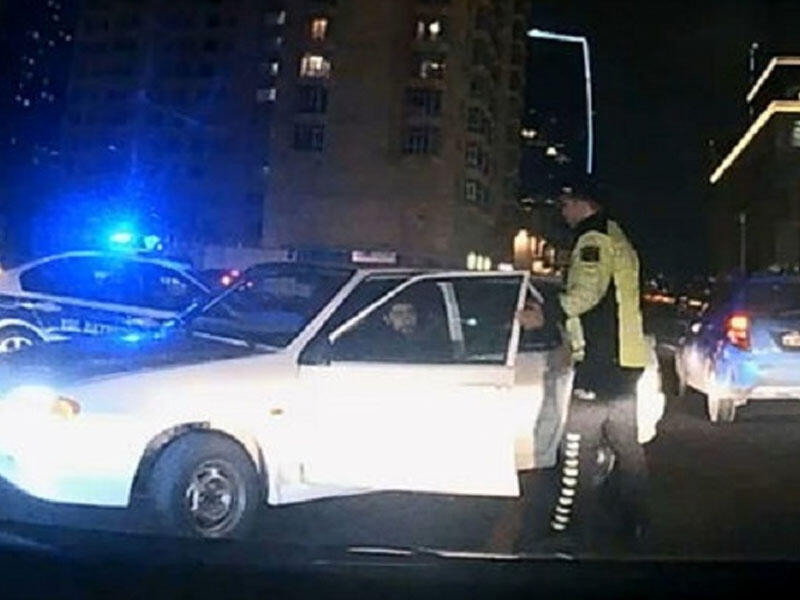 Bakıda yol polisi ilə ata-oğul arasında insident - Həbs edilən var