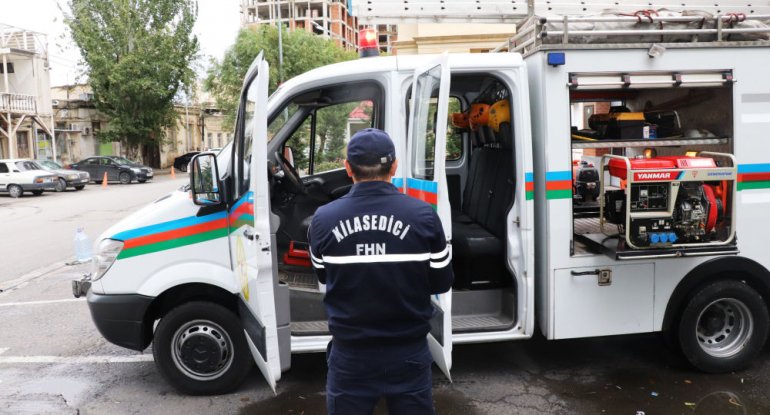 Qadını xəstəxanaya aparmaq üçün xilasedicilər cəlb olundu