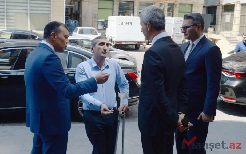Əlil küçədə Sahil Babayevə yaxınlaşdı - Görün nələr baş verdi (FOTO)