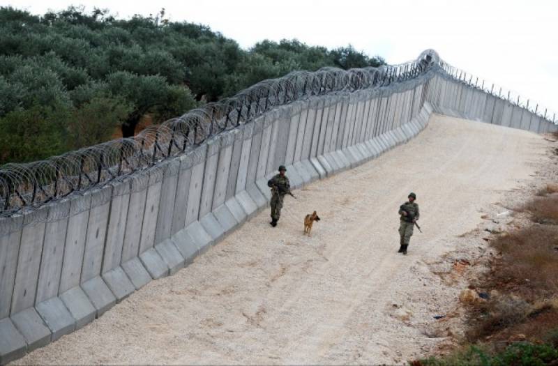 Bu ölkə Türkiyə ilə sərhədə hasar çəkir
