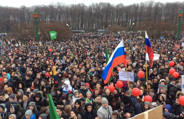 Rusiya çalxalanır: İnsanlar küçələrə axışır - VİDEO
