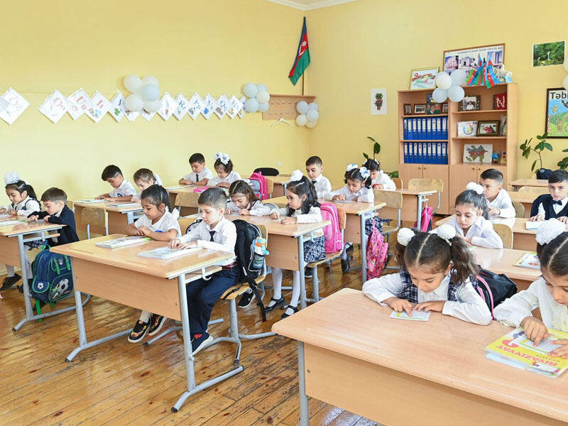 Orta məktəblərdə niyə dərsliklər çatışmır? - AÇIQLAMA