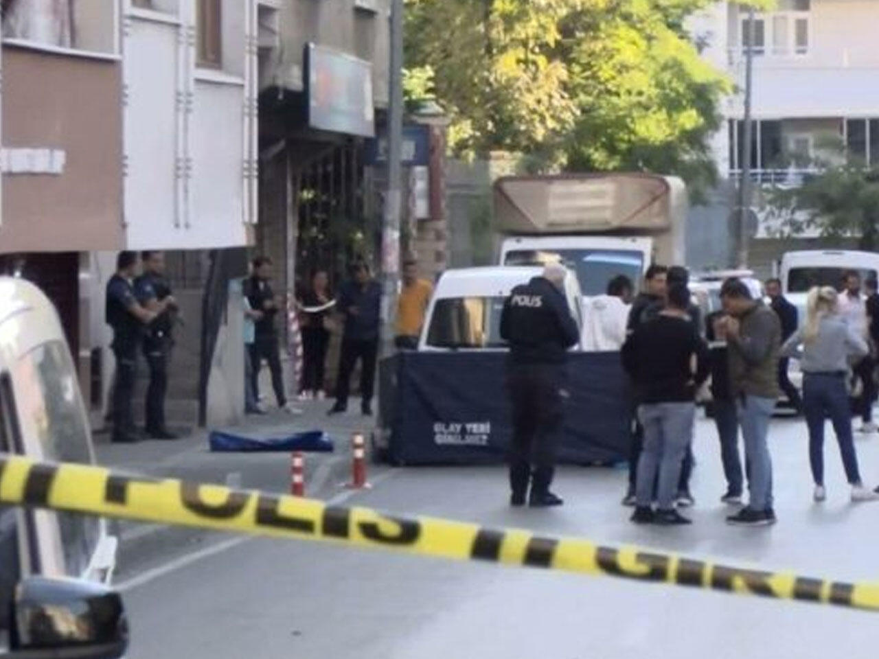 İstanbulda DƏHŞƏT - Narkotik qəbul edən şəxs anasının başını kəsib... - FOTO