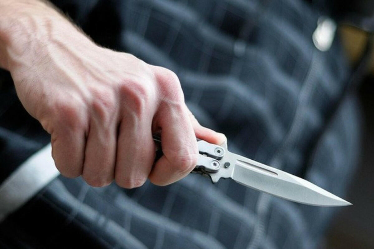 Ucar sakini qonşusunu bıçaqlayıb.