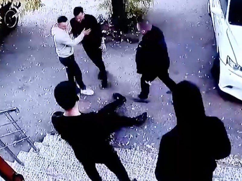 Polis gecə klubunun pilləkənlərində vəhşicəsinə öldürüldü - VİDEO