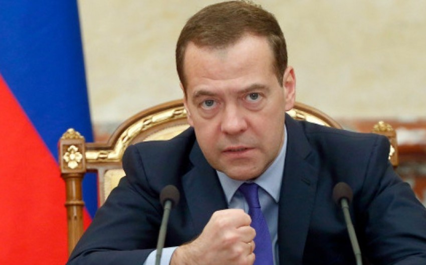 Medvedev Makronun ittihamlarına cavab verdi: \\\"Ayıb olsun, cənab Prezident!\\\"