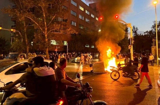 İranda etiraz aksiyaları böyüyür