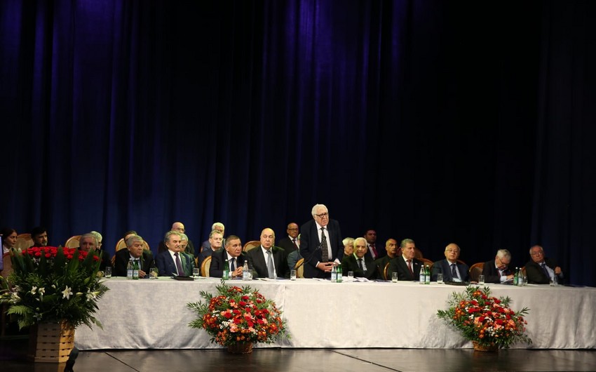 AYB-nin qurultayı: 4 komissiya təyin olunub, sədr və üzvləri seçilib