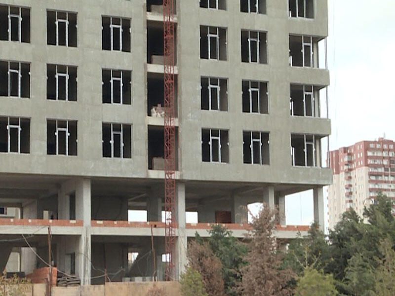 Binəqədidə parkın içində niyə bina tikilir? - VİDEO