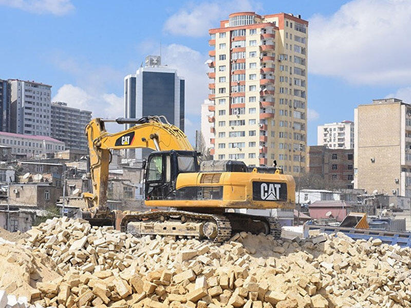 Bakıda böyük söküntü başlayır - Beş, doqquz mərtəbəli binalar və ... - VİDEO