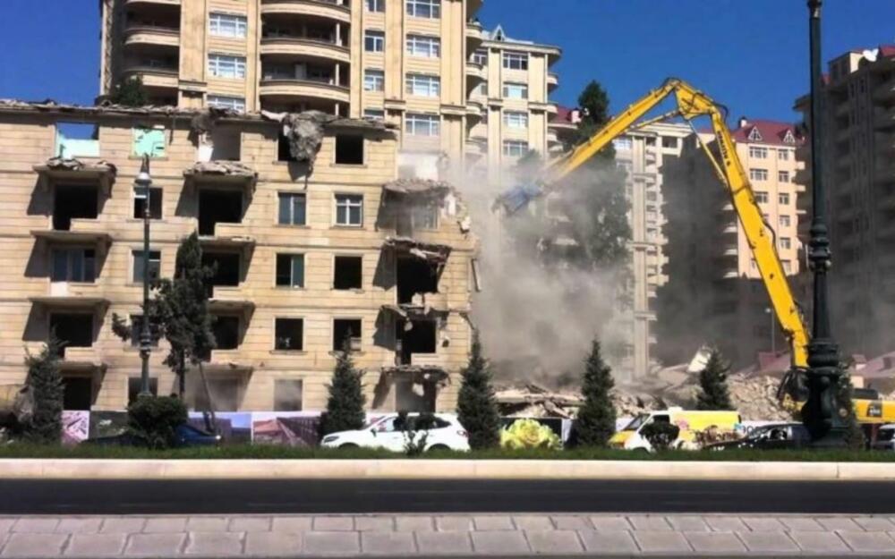 Bakıdakı 5 və 9 mərtəbəli binalar söküləcək