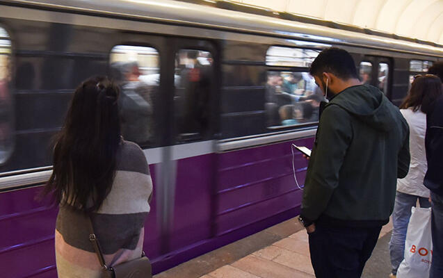 Bakıda metroda gənc qıza qarşı əxlaqsızlıq edib yumruqla vurdu