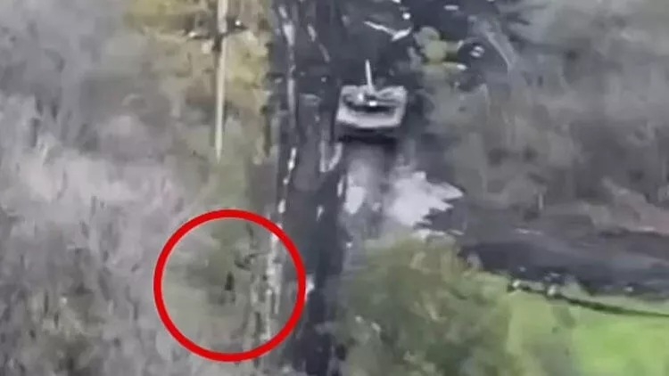 Ukraynalı əsgərin Rusiya tankını təkbaşına məhv etdiyi GÖRÜNTÜLƏR gündəm oldu 