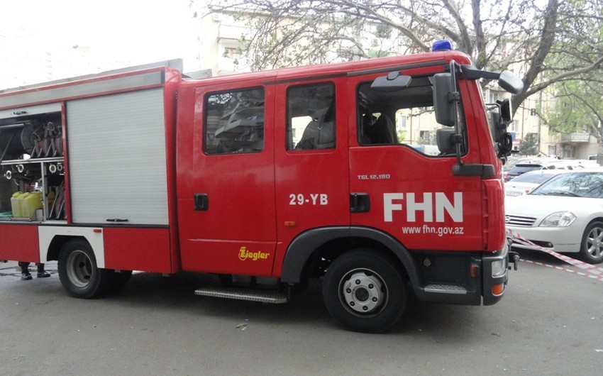 Sumqayıtda marketdə yanğın olub