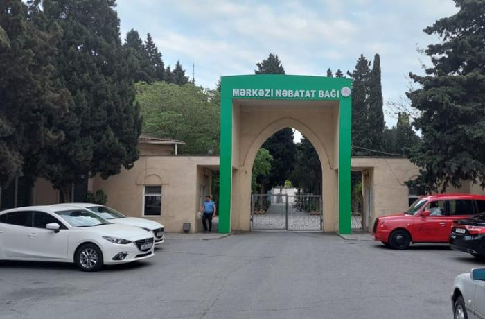 Nəbatat bağına giriş bağlanır