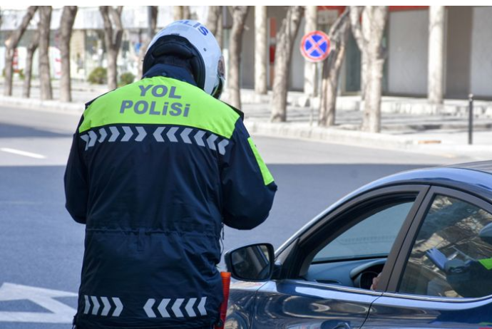 Avtomobili idarə edərkən, üzərimdə hansı sənədləri saxlamayılam?- CAVAB