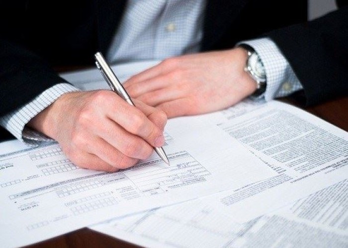 Hansı hallarda inzibati xəta haqqında işə vətəndaşın iştirakı olmadan baxıla bilər?