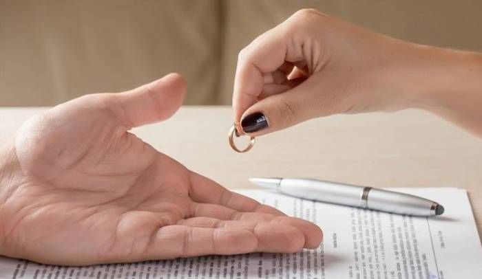 Boşanmadan sonra qızıl-zinət əşyaları və cehiz kimdə qalmalıdır?