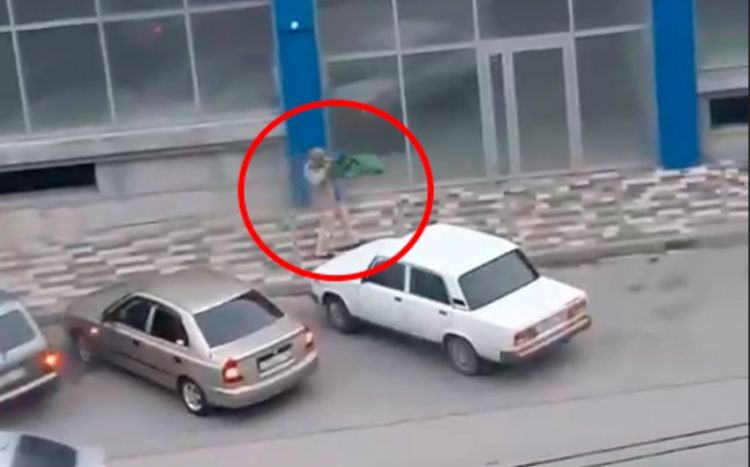 Rusiyada ticarət mərkəzi yaxınlığında atışmada ölənlər var