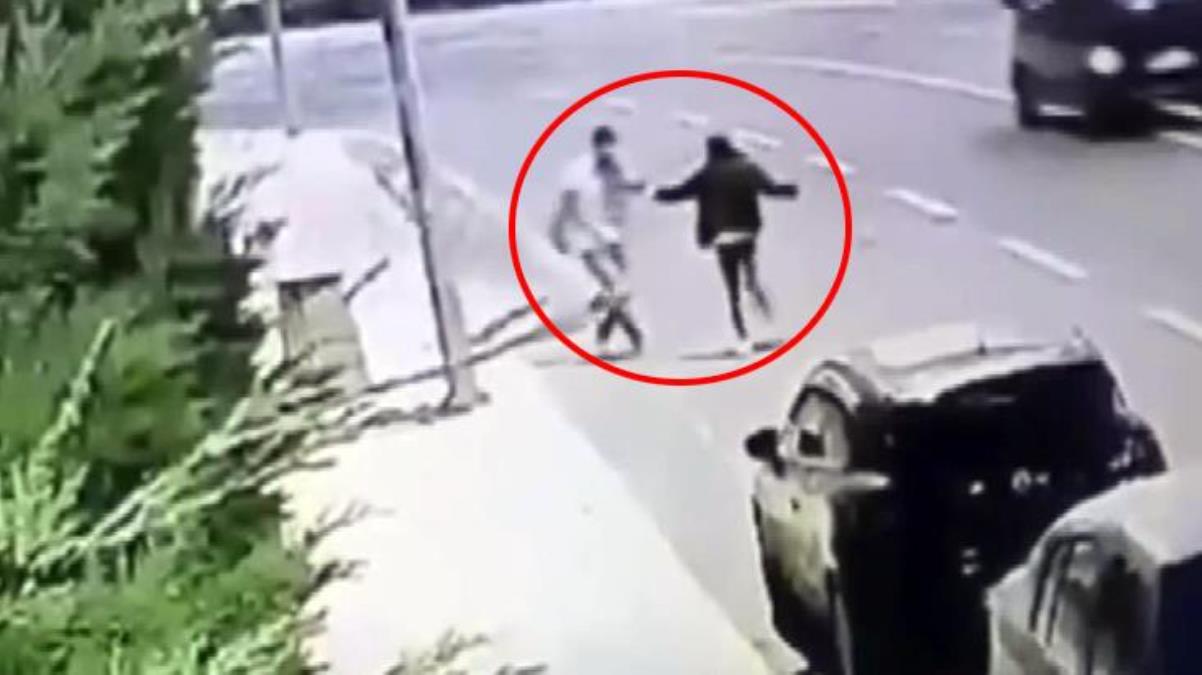 Dəhşətli hadisə gizli kameraya düşdü: Küçədə gedən qıza arxadan yaxınlaşan kişi...