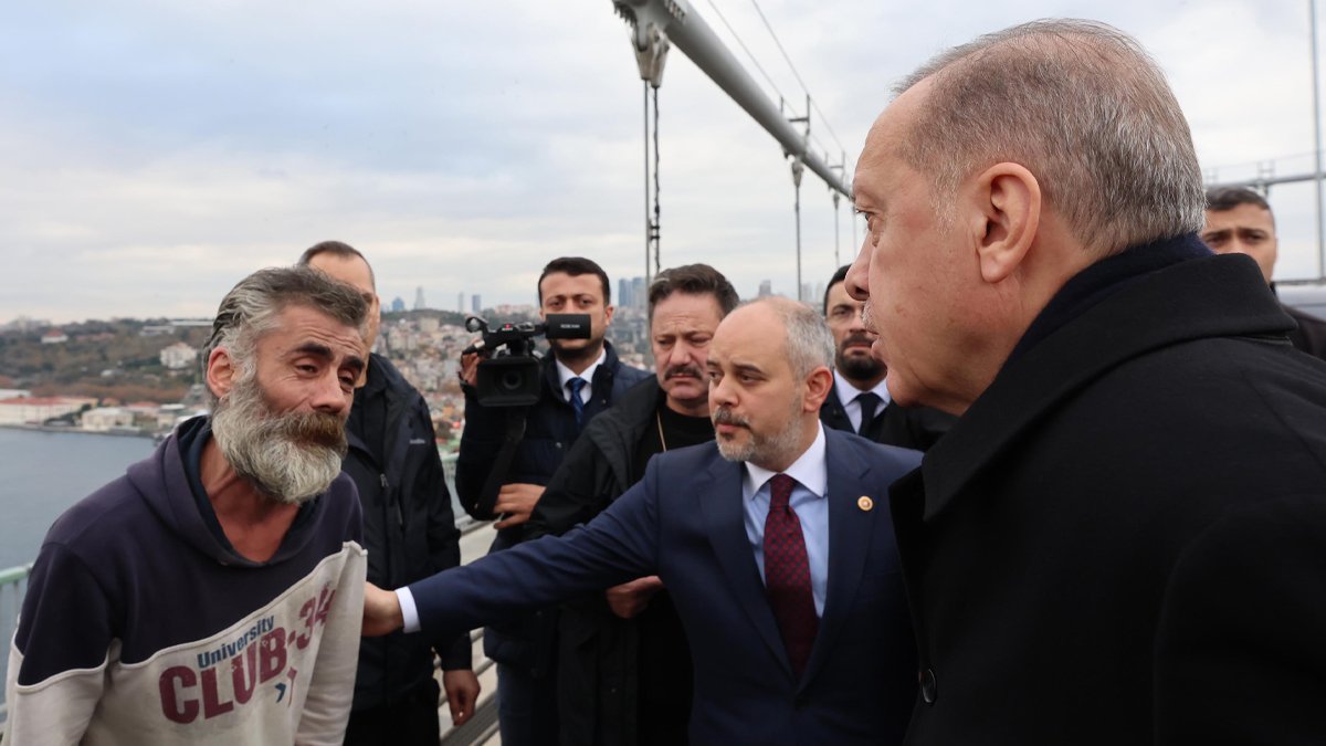 Ərdoğan intihara cəhd edən şəxsi belə xilas etdi - VİDEO