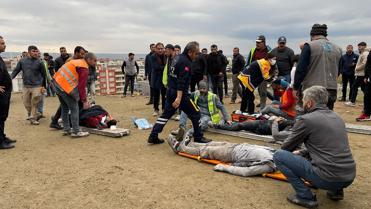 Məscid tikintisində faciə: Ölən və yaralılar var