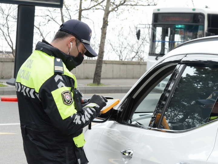 Polis məşhur qadın müğənninin maşının əlindən aldı: Görün nə qədər cəriməsi var