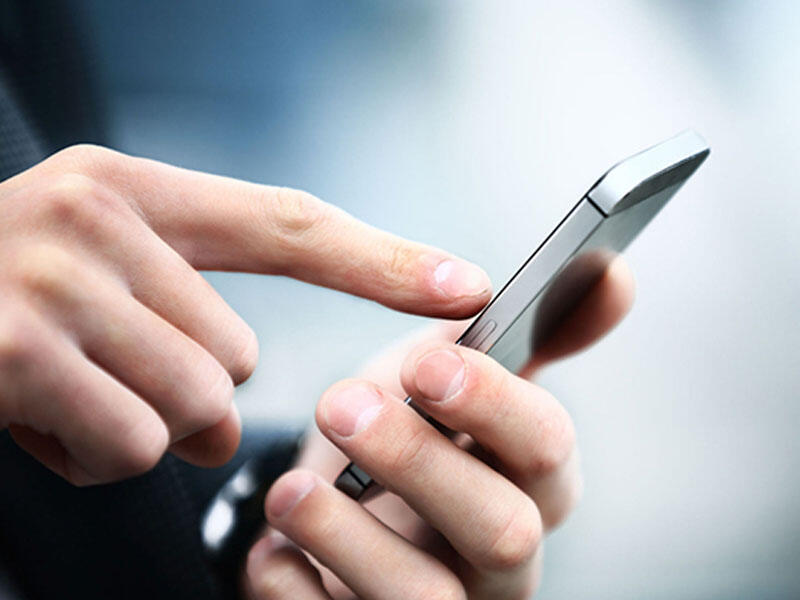 İş yoldaşının telefonuna gizli proqram yazıb görüntülərini lentə alırmış...