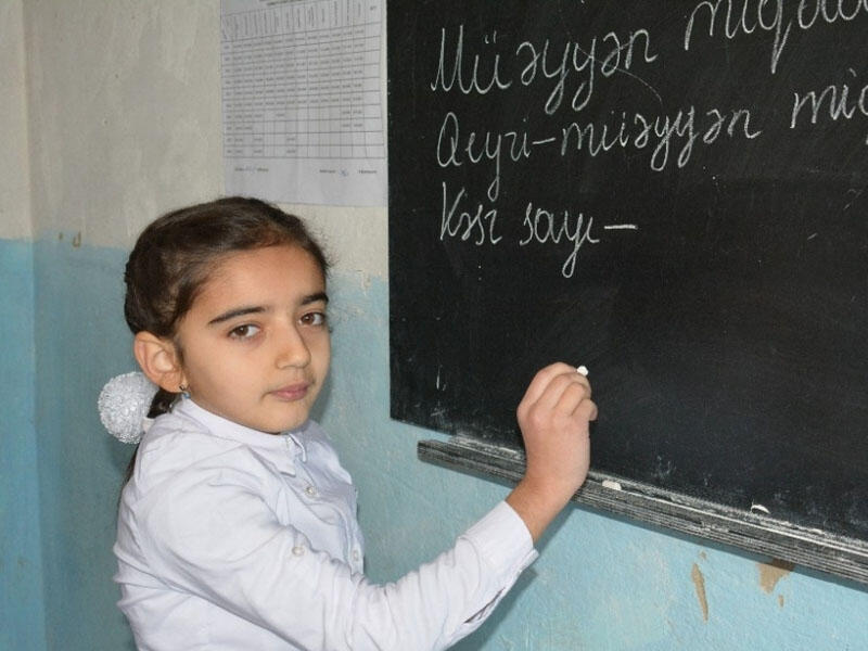 Bir dəqiqədə 1500 söZ - məktəblinin qeyri-adi bacarığı 