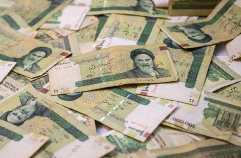 İran tüməni dollar qarşısında rekord həddə dəyər itirib