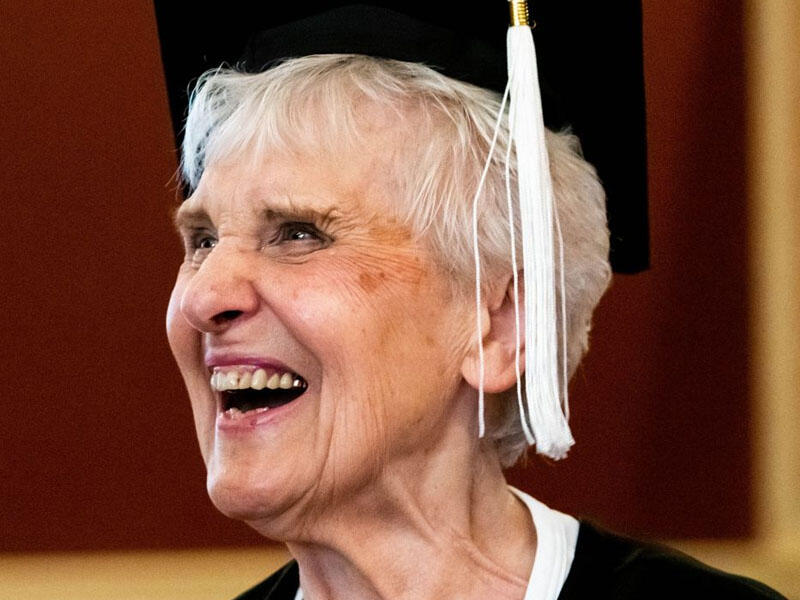 71 il sonra diplomunu ala bildi