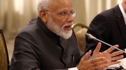 Modi seçkilər öncəsi bir ştatda qadınlara yüz milyonlarla dollar ödəyəcək