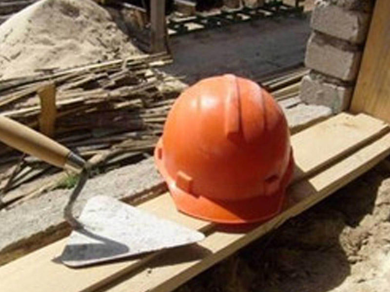 Bakıda fəhlə işləyən Türkiyə vətəndaşı yıxılıb öldü