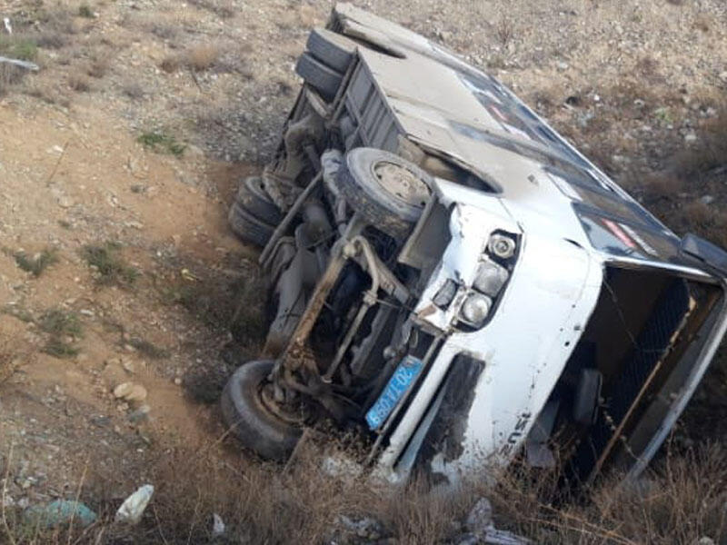 Gəncədə sərnişin avtobusu aşıb - FOTO