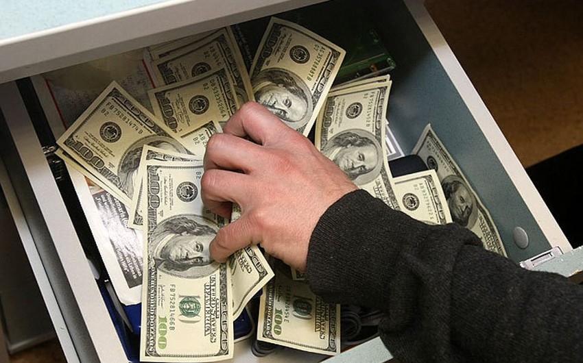 Sumqayıtda mağazadan 16 min manat və 5 min dollarlıq oğurluq edilib