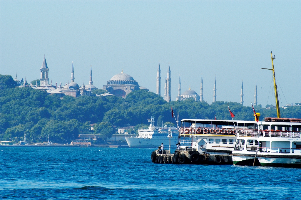 Türkiyə \\\"Bosfor\\\"u bağladı