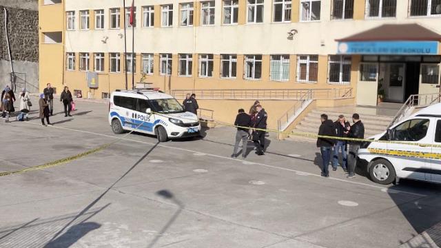Tükürpədici hadisə: Şagird məktəbə gələn anasını öldürdü - ŞOK VİDEO