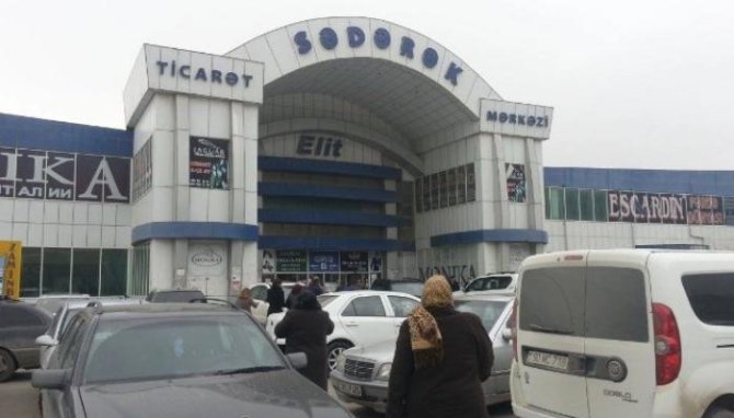 “Sədərək” ticarət mərkəzində yanğın başladı