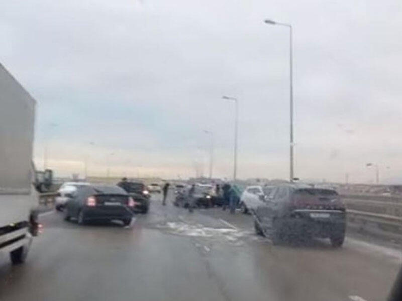 Bakıda 8 maşın bir-birinə çırpıldı - VİDEO